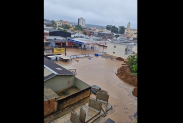 Chuva forte causa pontos de alagamentos e Defesa Civil é mobilizada em Avaré
