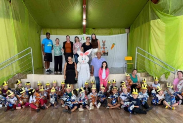 Prefeitura de Sarutaiá entrega de ovos de páscoa para alunos