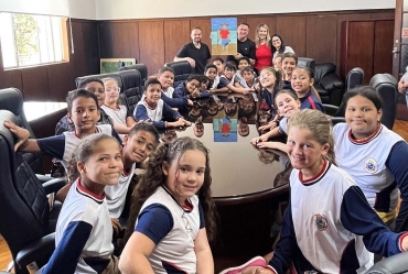 Alunos da Escola Eruce Paulucci visitam gabinete do Prefeito de Avaré
