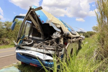 Empresas firmam acordo para indenizar famílias de vítimas de acidente de ônibus que aconteceu dia 25 de novembro de 2020, que causou a morte de 42 pessoas