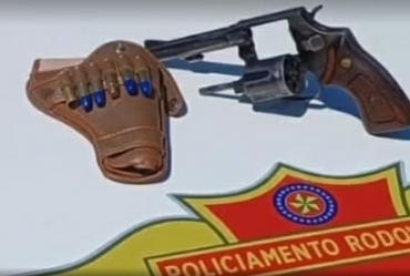 Polícia prende homem com revólver em rodovia de Avaré