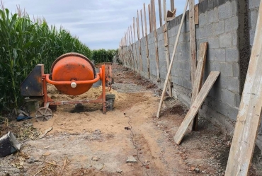 Prefeitura realiza obras de reconstrução do muro do cemitério 