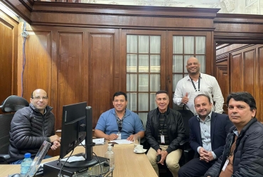 Escolinhas de futebol de Fartura e Taguaí recebem kits esportivos com apoio do deputado Maurício Neves