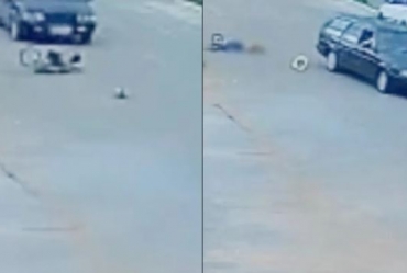 Menino é atropelado por carro após cair de bicicleta; câmera flagrou acidente