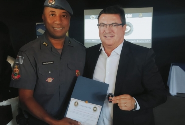 Delegado Seccional de Polícia é agraciado com honraria pelo Batalhão da Polícia Militar 