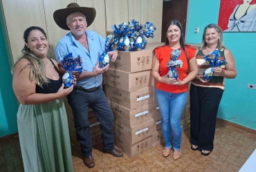 Prefeitura de Tejupá entrega ovos de Páscoa para projetos sociais