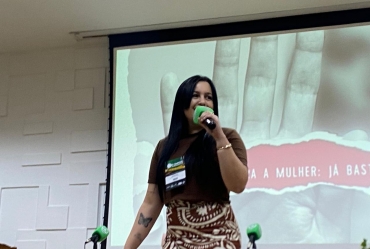 Dra. Débora Garcia Duarte apresenta Impacto da Violência de Gênero na Medicina Legal em Simpósio Internacional