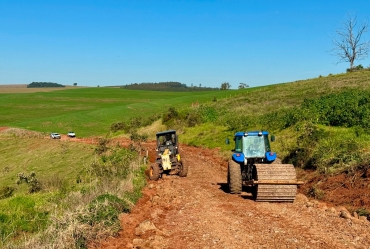 Prefeitura intensifica recuperação das estradas rurais de Timburi