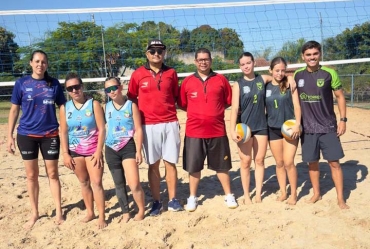 Atletas de Fartura brilham no vôlei de praia em Manduri