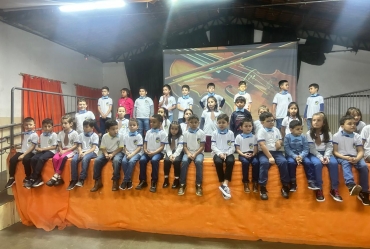 EMEF Iracema Marcondes de Alcântara realiza apresentação em homenagem ao Dia dos Pais em Sarutaiá