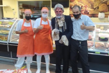 Supermercado Tradição caracteriza crianças no Halloween 