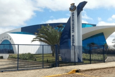 Lei permite que empresas privadas invistam em escolas públicas municipais de Avaré