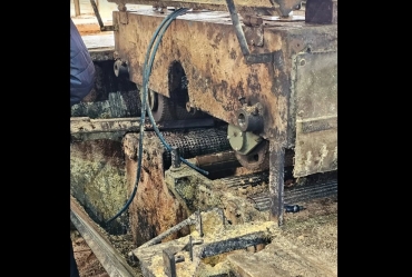 MTE interdita máquina após morte de trabalhador atingido por madeira