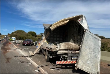 Trabalhador morre e outros dois ficam feridos ao pularem de ponte para escapar de acidente em rodovia