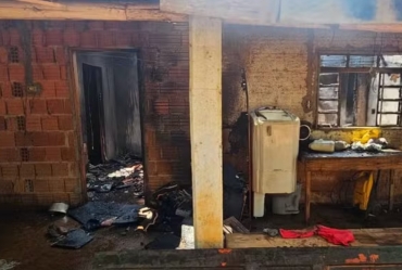 Casa pega fogo após curto-circuito e mobiliza bombeiros em Capão Bonito