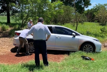 Polícia localiza carro roubado durante assalto a diretor de indústria de alimentos em Santa Cruz do Rio Pardo