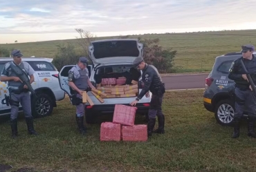 Jovem de 19 anos é preso com mais de 800 quilos de maconha dentro de carro em Santa Cruz do Rio Pardo