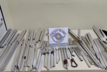 Homem é preso suspeito de furtar peças de alumínio de cemitério em Cerqueira César