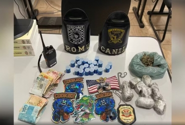 Drogas em embalagens holográficas com a escrita ‘Cookie’ e bandeira dos EUA são apreendidas em Itapeva