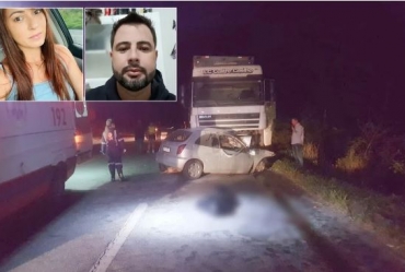 Casal morre após carro invadir pista contrária, atingir caminhão e pegar fogo