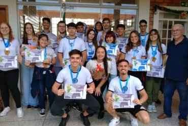 Estudantes do Cefar/Anglo se destacam em olimpíadas de conhecimento