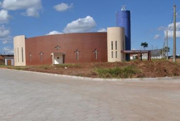 Rua próxima à Igreja Santo Expedito em Avaré recebe calçamento