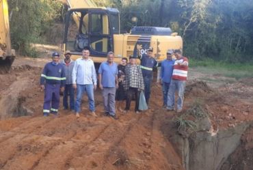 Prefeitura de Coronel Macedo substitui ponte do bairro São Bernardo por tubulação