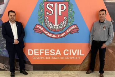 Coronel Macedo é contemplado com veículo para defesa civil