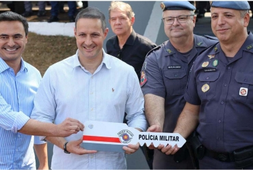 Deputado Maurício Neves e secretário de Segurança Guilherme Derrite entregam novas viaturas para cidades da região