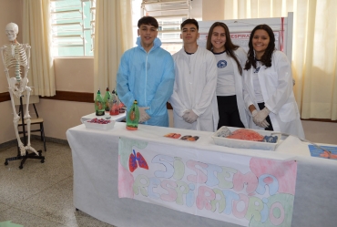 Colégio Educacional de Fartura realiza sua VIII Feira de Ciências