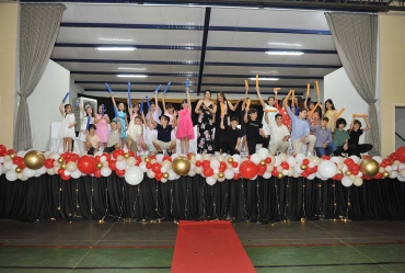 Cefar encerra ano letivo com formaturas emocionantes