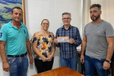 Valorização: Prefeitura de Sarutaiá faz a entrega do Cartão Alimentação aos funcionários 