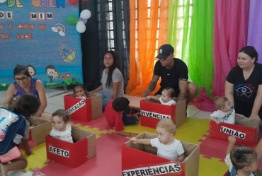 Comemoração ao Dia das Mães e ao Dia das Famílias ocorre nas Escolas de Educação Infantil de Taguaí