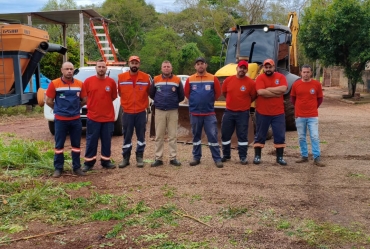 Ciclone extratropical provoca tempestade e causa queda de árvores em Taquarituba