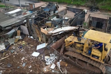 Prefeitura de Botucatu desmonta favela em distrito e realoca famílias