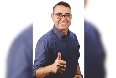 Flávio Zandoná celebra aniversário nesta terça-feira (22)