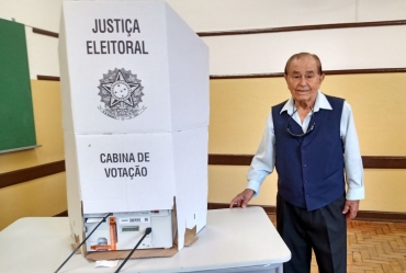 Avareense Antônio Genez Parize vota aos 104 anos de idade