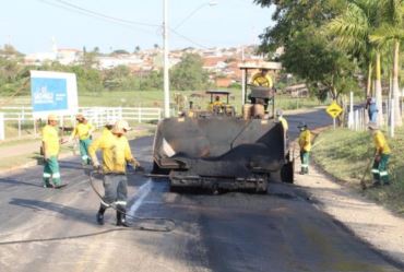 Empresa faz recape de trecho da Avenida Pedro Gordo e Rua Santo Agostinho
