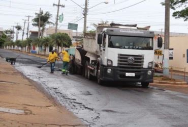 Empresa Semam Terraplanagem realiza recape em ruas de Taguaí