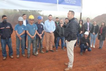 Fartura comemora início de construção da nova escola estadual