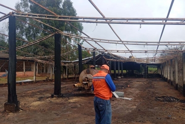 Defesa Civil de Avaré inspeciona granja atingida por incêndio em Avaré