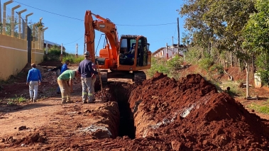 Rede de esgoto é implantada no novo Conjunto Habitacional de Timburi