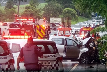 PMs morrem após acidente entre viatura de caminhonete entre Paranapanema e Itaí; detento e motorista ficaram feridos