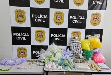 Suspeito joga drogas na rua durante tentativa de fuga e é detido após perseguição em Itapeva