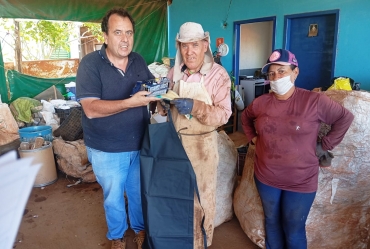 Cooperativa de Reciclagem de Taguaí recebe novos EPIs e reforça segurança dos trabalhadores