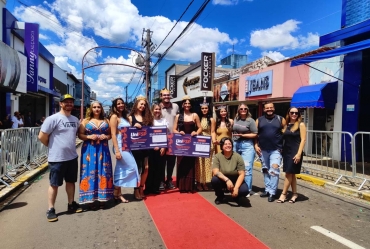 Desfile de rua movimenta o sábado em Avaré com beleza, inclusão e valorização de histórias
