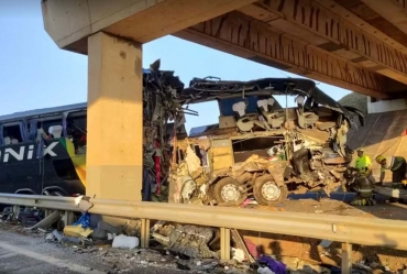 Acidente com ônibus de Itapeva deixa 10 mortos e mais de 40 feridos