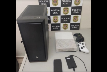 Polícia prende suspeito de armazenar pornografia infantil