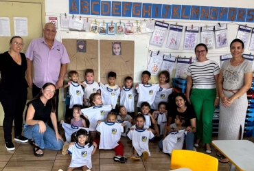 Prefeitura de Sarutaiá realiza entrega de uniformes para alunos da rede municipal de ensino