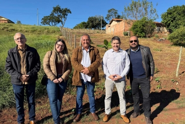Representantes do ITESP se reúnem com prefeito para iniciar regularização do conjunto Maria Vedova em Sarutaiá